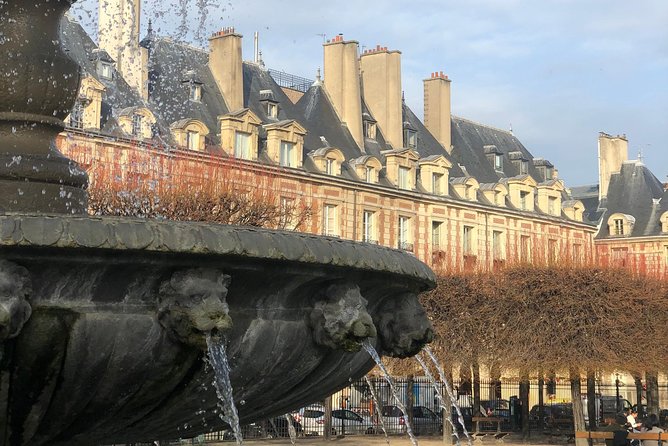 Semi-Private French Revolution and Conciergerie tour - Hotel de Ville: where government history meets visible public space