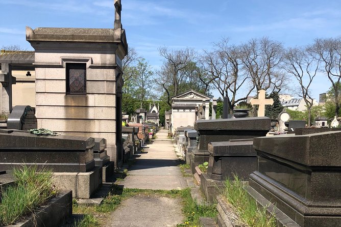 Semi-Private Père Lachaise Cemetery Tour - Entering Père-Lachaise the practical way, from Gambetta
