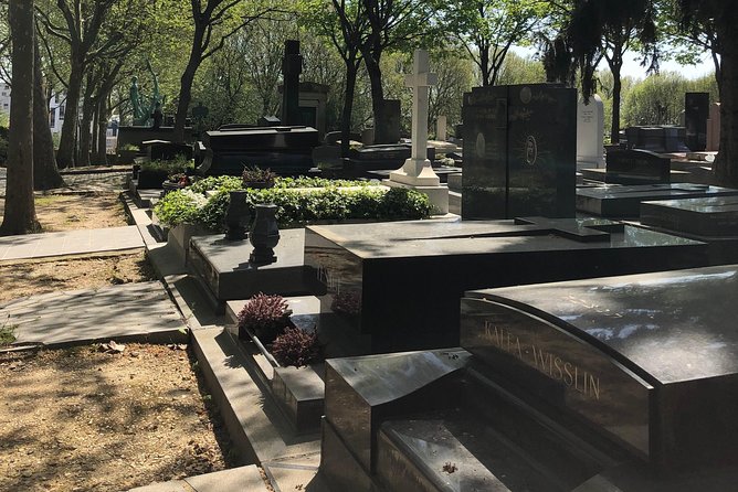 Semi-Private Père Lachaise Cemetery Tour - Timing, weather, and what to wear so the walk feels easy