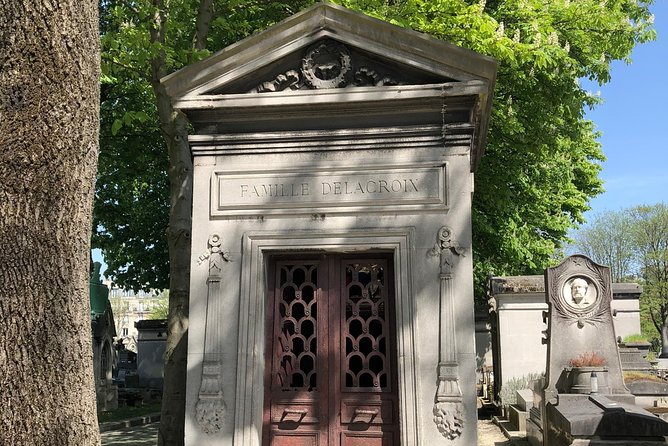 Semi-Private Père Lachaise Cemetery Tour - Getting the ticket and showing up smoothly