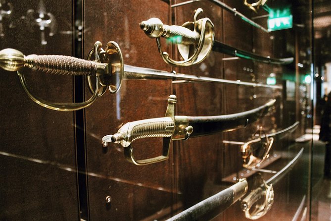 Skip-the-line Les Invalides World War Museum Guided Tour - Semi-Private 8ppl Max - Objects, uniforms, and equipment: why artifacts work better with a guide