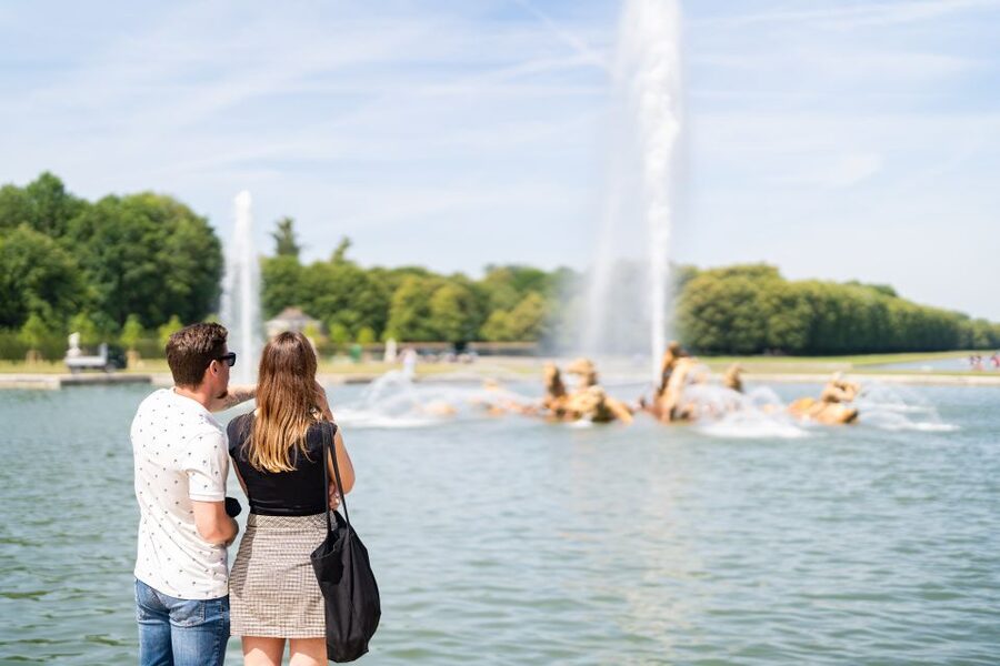 Skip-the-Line Versailles Palace Tour by Train from Paris - Musical Gardens versus the Fountain Show: when you’ll see each