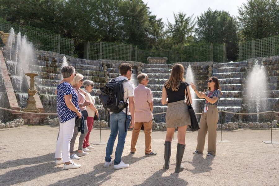 Skip-the-Line Versailles Palace Tour by Train from Paris - The two-guide flow: where you gain confidence and time