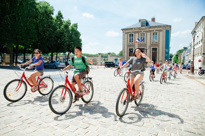 Small Group VIP Versailles Bike Tour from Paris with King's Apartments Access - Palace of Versailles: skip-the-line entry and guided King Louis XIV apartments