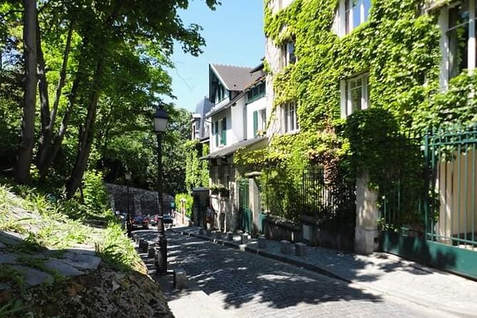 Small group visit to the Montmartre district in Italian - La Petite Maison Rose: The Pink House With a Story