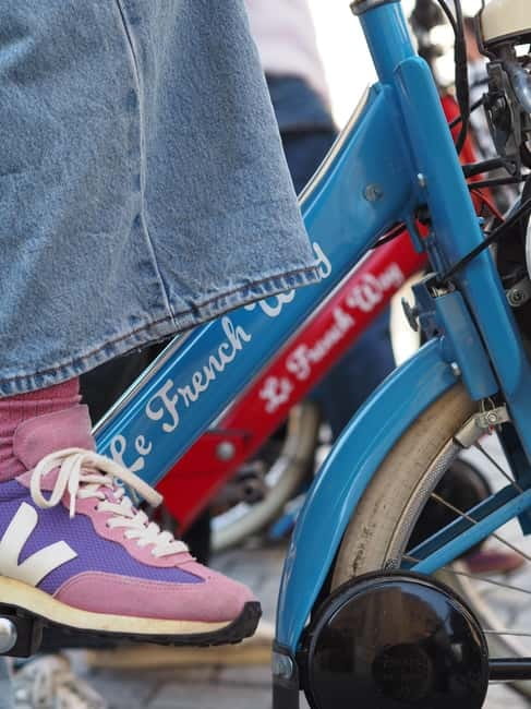 Solex Guided Tour of Chic Paris - Electric Solex on dedicated lanes, what the ride feels like