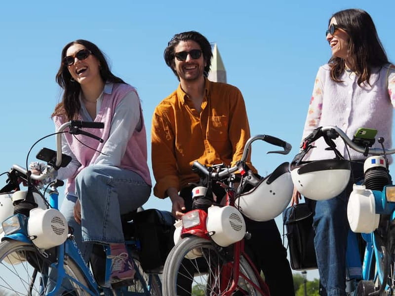 Solex Guided Tour of Chic Paris - Seine riverbanks: the longer 15-minute view that sells the experience