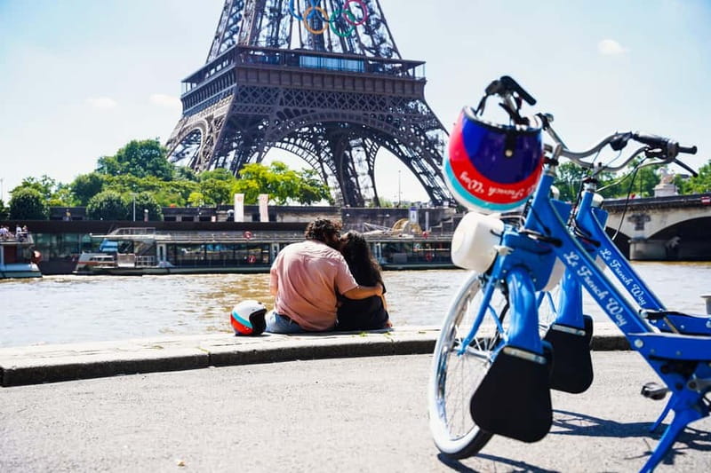 Solex Guided Tour of Intellectual Paris - Notre-Dame: seeing a symbol before the story