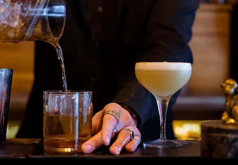 Solo travelers Meetup:A cultural stroll,Drinks & socializing - Key Things to Know Before You Go