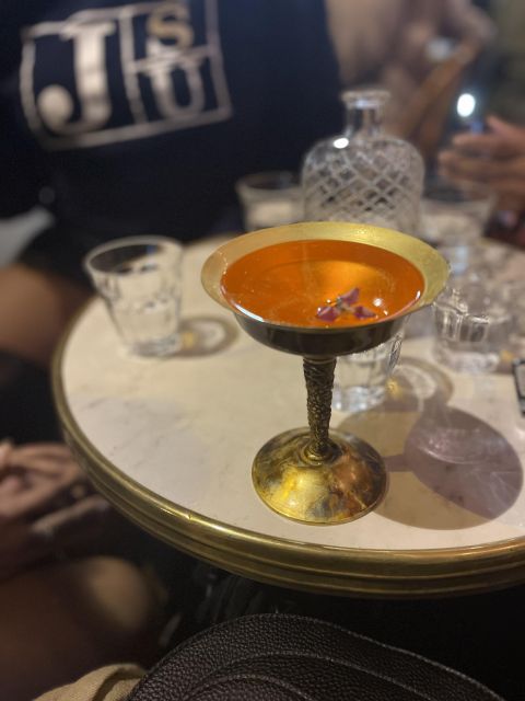 Solo travelers Meetup:A cultural stroll,Drinks & socializing - The Bar Route: Beer, Cocktails, Spirits, Wine, and Snacks