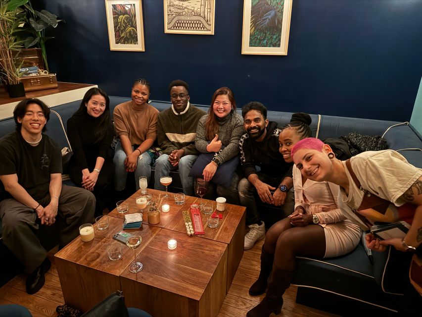 Solo travelers Meetup:A cultural stroll,Drinks & socializing - Indian Cuisine Option Later in the Night