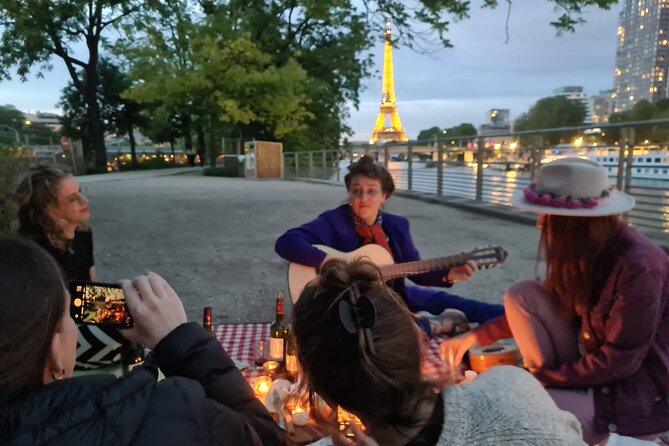 Sunset Picnic with View of Eiffel Tower and Live Music - Meeting at Allée des Cygnes and the Pace of the Evening