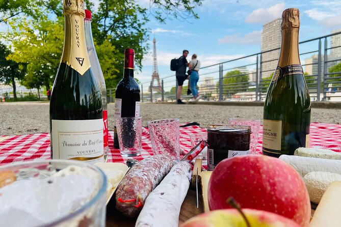 Sunset Picnic with View of Eiffel Tower and Live Music - Live Chanson Sets: Edith Piaf, Josephine Baker, and More