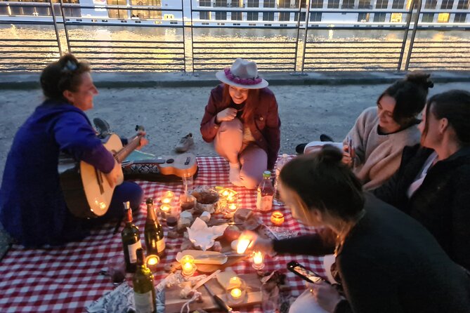 Sunset Picnic with View of Eiffel Tower and Live Music - Group Size, Seating Style, and Who This Works For