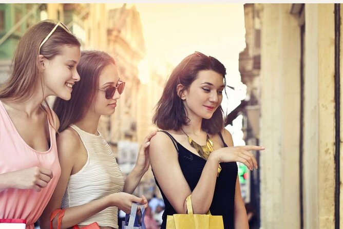 Teen Shopping and Fashion Accessories Tour in Paris - Stop 1 at 21 Rue des Petits Carreaux: setting style goals fast