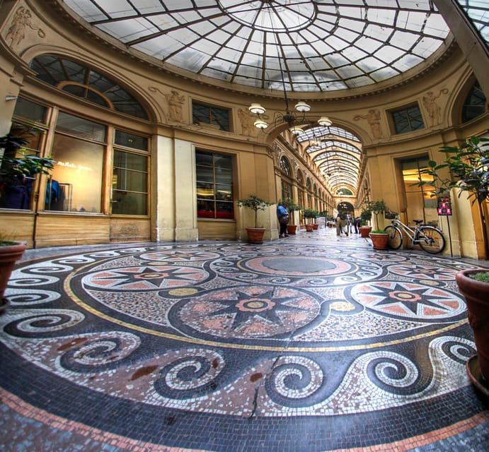 The covered passages of Paris - Meeting at Place Colette and the glass-bead landmark