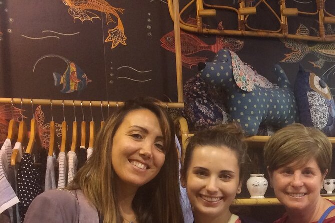The Fashionista Experience: Personal Shopping and Styling in Paris (Teenagers) - Photo stop option, a small add-on that can help