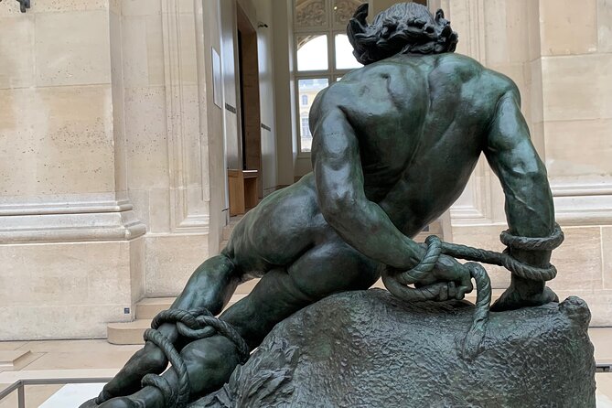 The Louvre: art and love. - Ending inside the Louvre, so you can keep exploring your way