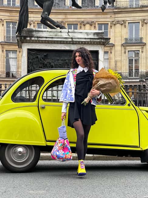 The Paris "Rive Gauche" tour in a vintage Citroën 2CV - The car details you will actually feel: sunroof, music, and comfort