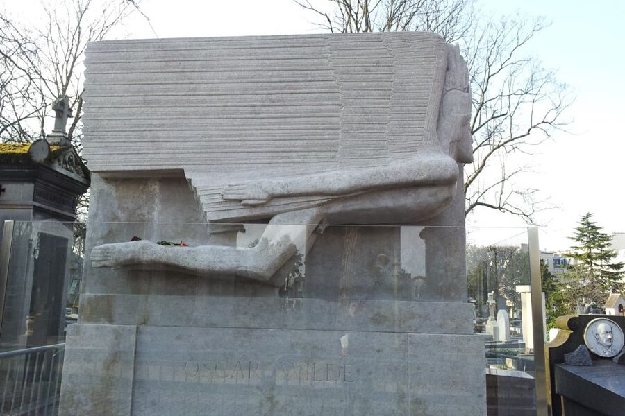 The Père Lachaise Cemetery: Guided 2-Hour Small-Group Tour - Père Lachaise in 2 Hours, why you should do it with a guide