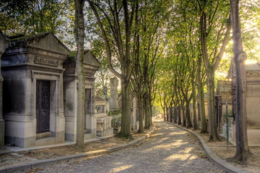 The Père Lachaise Cemetery: Guided 2-Hour Small-Group Tour - Gambetta start point, how to make your meeting easy