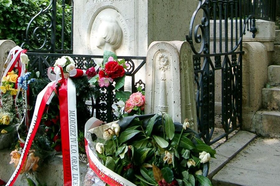 The Père Lachaise Cemetery: Guided 2-Hour Small-Group Tour - What your guide actually does (and how that can help you)