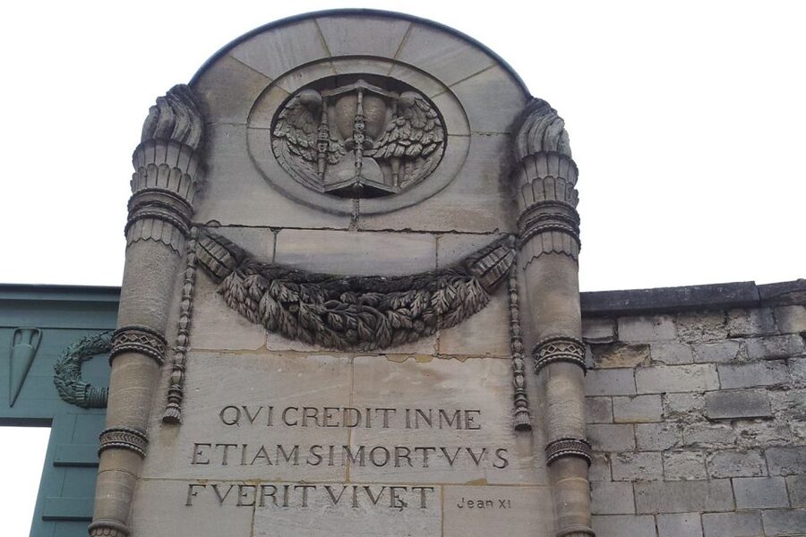 The Père Lachaise Cemetery: Guided 2-Hour Small-Group Tour - Small-group format, why max 10 people changes the experience