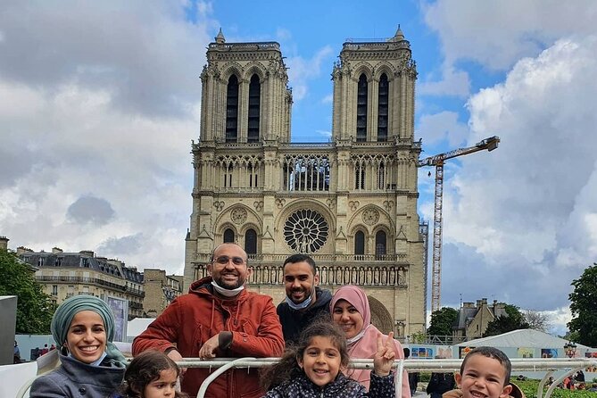 The Super Fun Family Tour - Eiffel Tower Photo Pass: Big Landmark, Short and Sweet