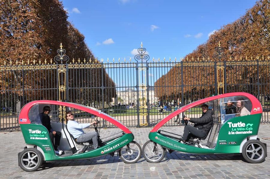 The Tout Paris Private Rickshaw bike Tour with Audio Guide - The photo-stop route, from Hôtel de Ville to the Louvre