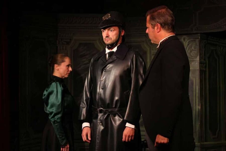 Theatre in Paris: The Bald Soprano (La cantatrice chauve) - Who should book this show (and who might skip it)