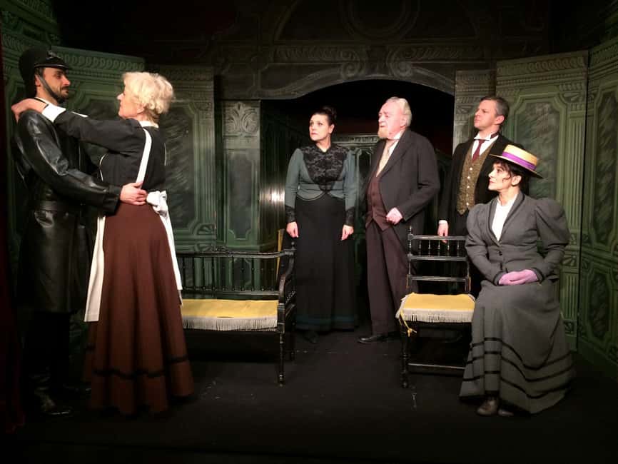Theatre in Paris: The Bald Soprano (La cantatrice chauve) - A world record absurdist comedy in one hour