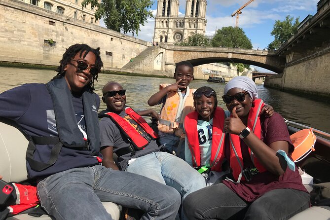 Top Private Cruises in Paris with French Champagne and surprises - Champagne, treats, and surprise moments: how the onboard experience feels
