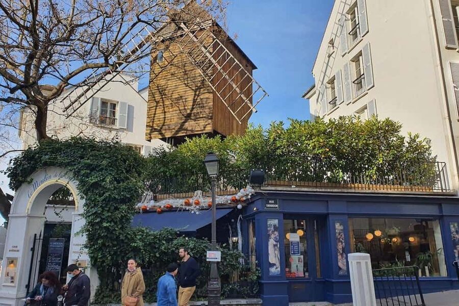 Tour in Italian of the Montmartre district with local guide - Key things you’ll notice on this Montmartre walk