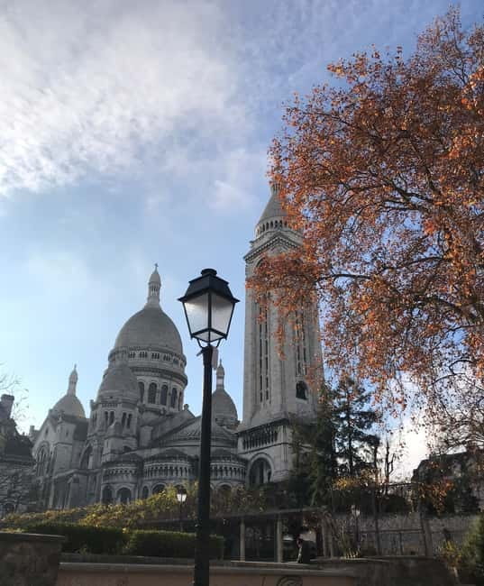 Tour in Italian of the Montmartre district with local guide - Why Montmartre’s hill is more than Sacre Coeur views
