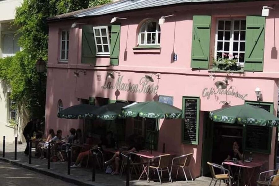 Tour in Italian of the Montmartre district with local guide - Start at Place des Abbesses, then ease into Maison Rose