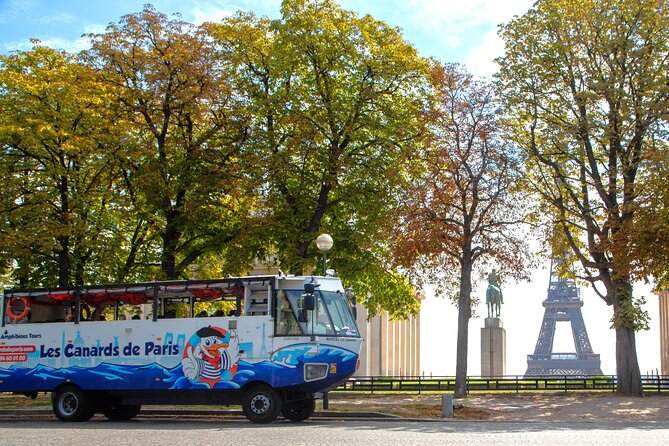 Tours of Paris and the Hauts-de-Seine in an Amphibious Bus - The water moment: getting into the Seine on Monsieur’s island