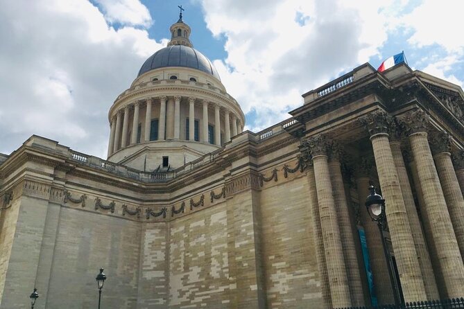 Treasure Hunt in Paris – From the Panthéon to the Louvre - Place Dauphine, Pont Neuf, and Pont des Arts for the final build-up