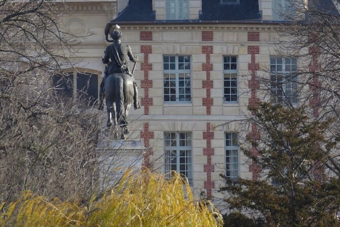 Treasure Hunt in Paris – From the Panthéon to the Louvre - Who this suits best (families, first-timers, teams)
