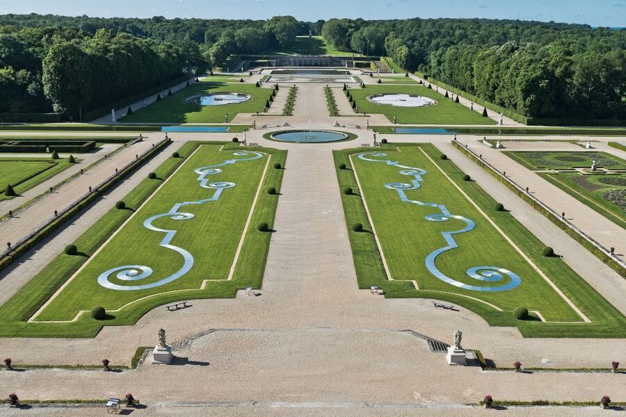 Vaux le Vicomte Chateau Entry Ticket and Chateaubus Transfer - Getting From Paris to Melun, Then the Chateaubus to the Chateau
