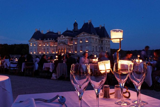 VAUX-VICOMTE: Candlelit evenings-every Saturday from may to sept - Exploring the château, gardens, and carriages museum after dinner