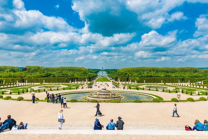 Versailles Domain Small-Group Guided Tour from Paris - Fountains, statues, and the Grand Canal question