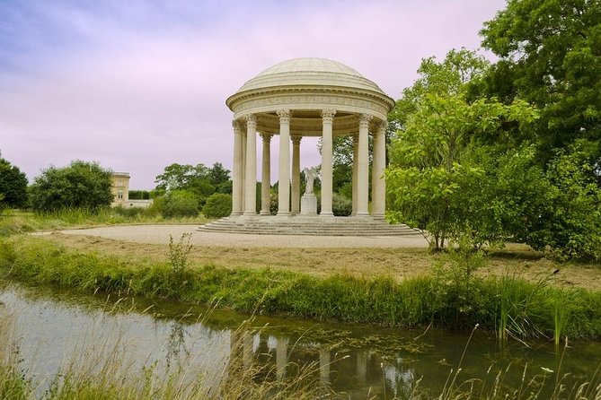 Versailles Full Tour: Palace, Gardens & Marie-Antoinette’s Estate - Why the guide matters more at Versailles than at most places