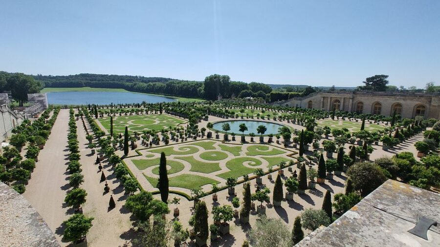 Versailles: Garden Private Guided Tour & Palace Entry Ticket - 2 hours in the Versailles Gardens, with Neptune and the Mirror Pool in context