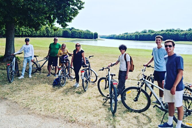 Versailles Golfcart & Bike Guided Tour: Gardens Hamlet Fountains - Morning start at Place d’Armes: how the day flows