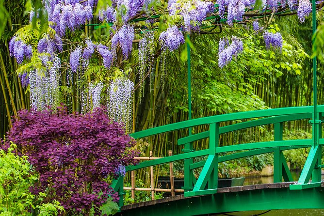 Versailles Palace and Giverny Monet House Visit with Lunch - Priority tickets and the crowd reality you can’t fully dodge