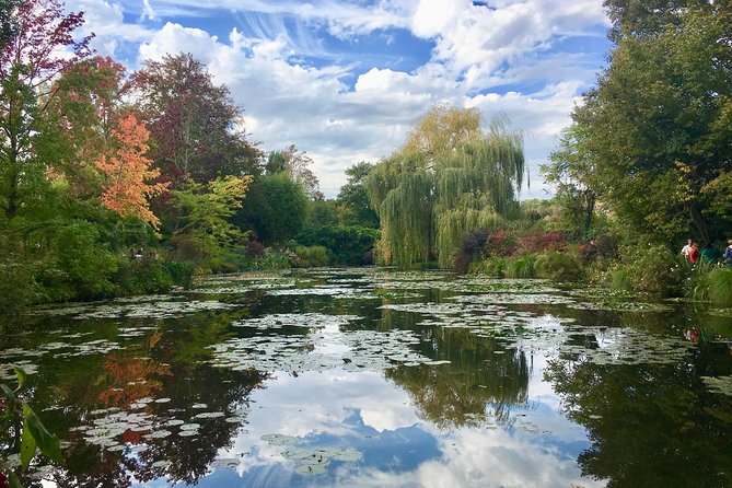 Versailles Palace and Giverny Private Guided Tour from Paris - Luxury pickup, Wi-Fi, and why it changes the day