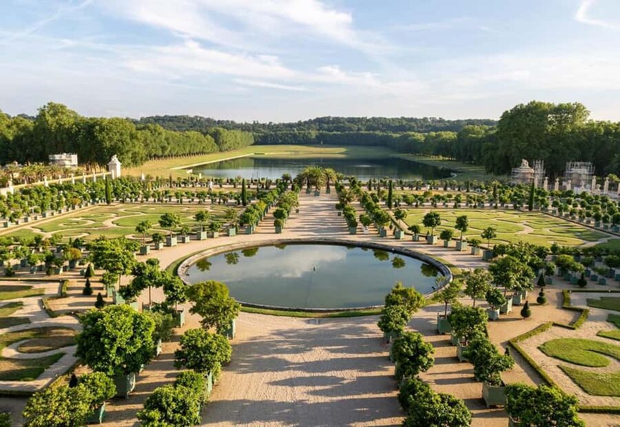 Versailles: Palace & Gardens Guided Tour with Entry Tickets - Hall of Mirrors: not just photos, also politics
