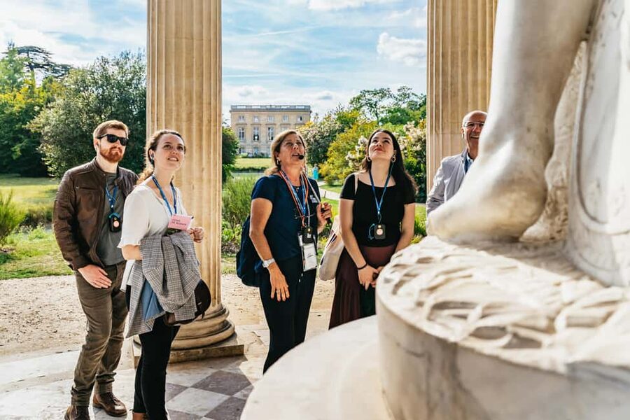 Versailles: Palace, Gardens & Marie Antoinette’s Estate Tour - The 1.5-hour break and lunch planning near Versailles