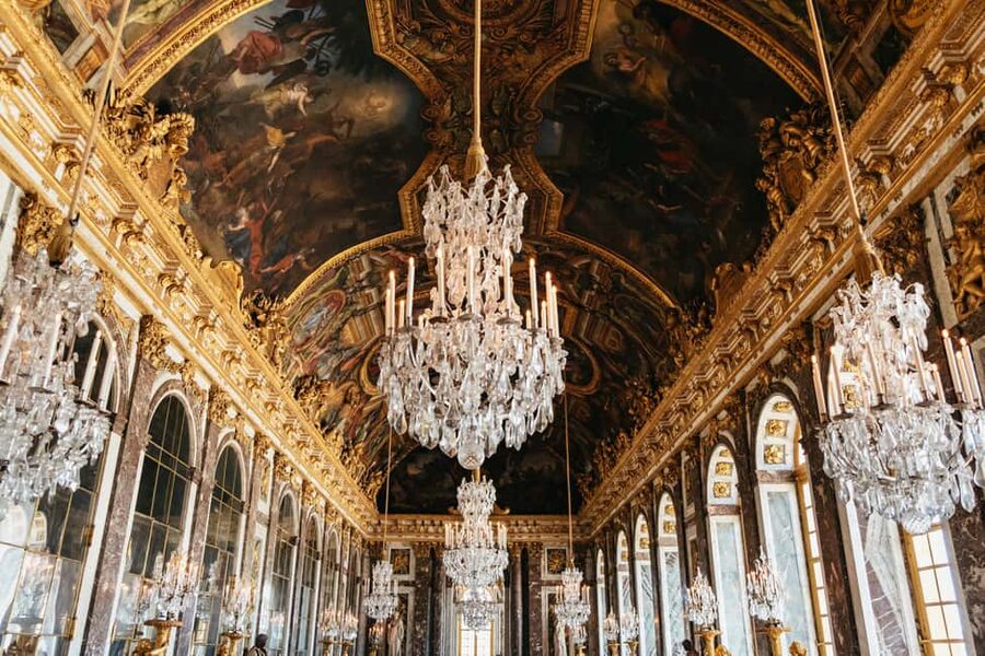 Versailles: Palace, Gardens & Marie Antoinette’s Estate Tour - How much walking should you expect on a 7-hour Versailles day?