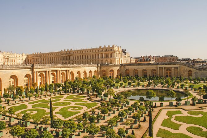Versailles Palace Guided Day Tour and Trianon from Paris - Hall of Mirrors and the Royal Apartments: What to Look For